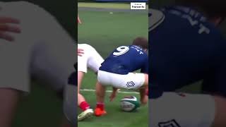 No look, out the back and inch perfect. Antoine Dupont things 🔥