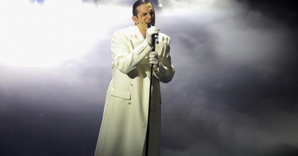 Achille Lauro e l’annuncio durante il live a Roma: "Nel 2027 ancora all’Olimpico"