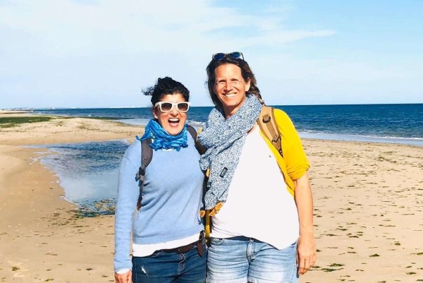 Women in spring – Portugal Resident