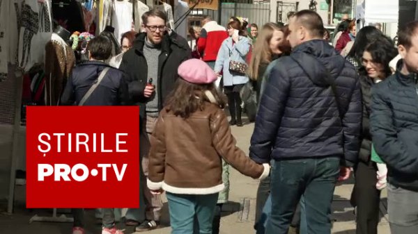 Bărbații au luat cu asalt târgurile de 8 martie din țară. Ce cadouri aleg pentru femeile dragi - Știrile ProTV