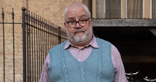 Call the Midwife Cliff Parisi’s life from BBC producer wife to 5st weight loss