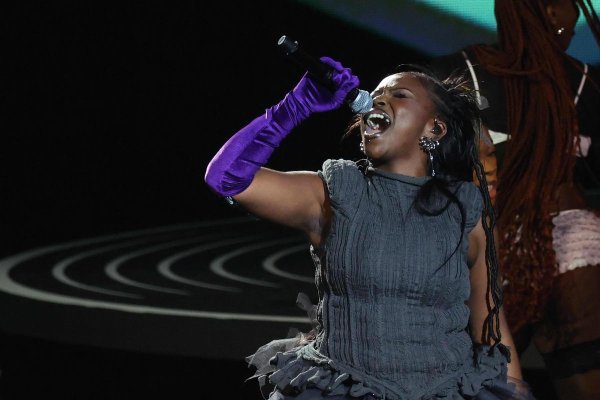 Vidéos. Les Flammes 2026 : Theodora, Aya Nakamura, Gims, Jul ou encore Ninho en lice pour la 4e édition, les votes sont ouverts