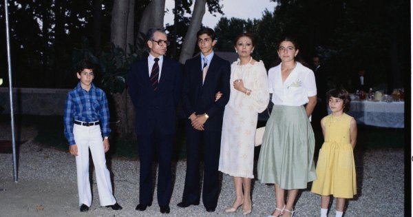 La fratrie Pahlavi, une famille iranienne marquée par l’exil et les suicides