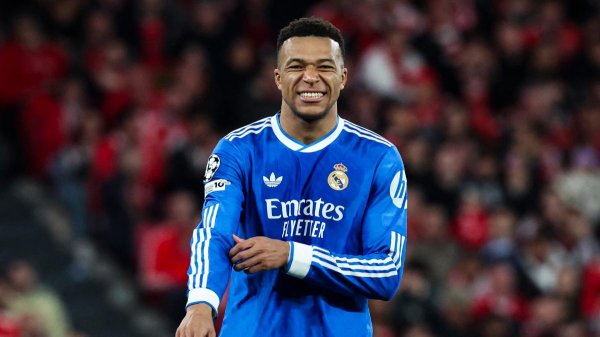 Kylian Mbappé en tribunes pour Real Madrid - Manchester City
