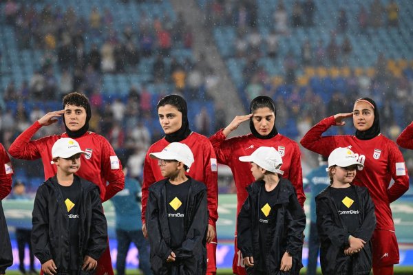 Cinq footballeuses de l’équipe d’Iran obtiennent l’asile en Australie après ne pas avoir chanté leur hymne