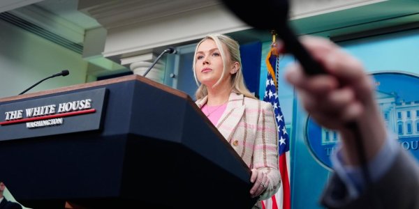 EN DIRECT, guerre au Moyen-Orient : la marine américaine n’a escorté aucun navire dans le détroit d’Ormuz, déclare la Maison Blanche, contredisant une publication – depuis supprimée – du ministre de l’énergie