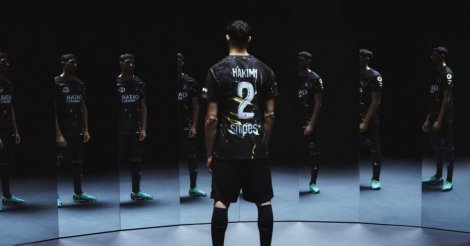 Le PSG d&eacute;voile son nouveau maillot