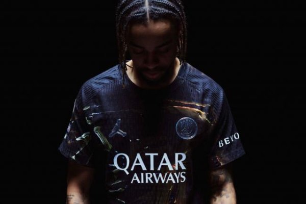 Le PSG dévoile un nouveau maillot Jordan avant d'affronter Chelsea en Ligue des champions