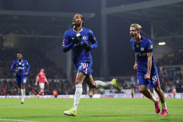 Radar da Copa: João Pedro é o brasileiro com mais contribuições diretas para gols na Europa  | Ge