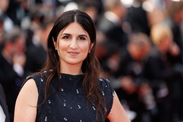 Géraldine Nakache enceinte : elle dévoile son baby-bump lors d’un show à Bercy