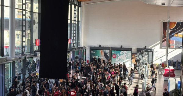 En direct SNCF. Suppressions, retards et changements de voies : la circulation des trains très perturbée à Lyon, immense pagaille en gares