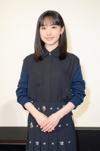 芦田愛菜、ドラマ「片想（おも）い」でツンデレ主人公役！　岡山天音に「パワーいただいた」  |  TVガイドWeb