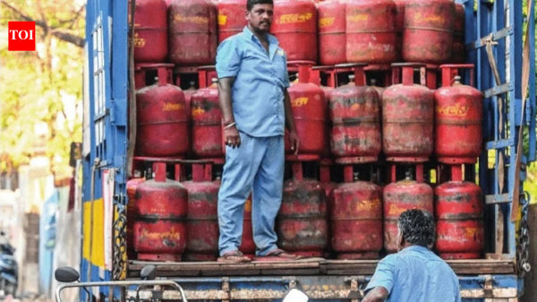 Lpg Supply In Chennai: Gas out! LPG shortage fears send Chennaiites into planning mode; eateries warn of closure, residents stock up supplies | Chennai News - The Times of India