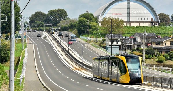 地方都市で「路面電車」なぜか次々復活…その意外な理由は