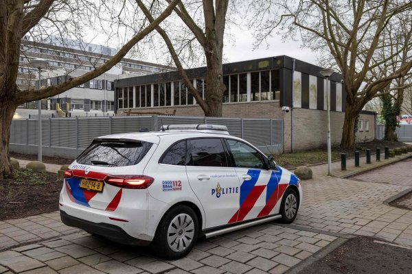 Explosion devant une école juive d’Amsterdam, la maire dénonce « un acte lâche d’agression » contre la communauté juive