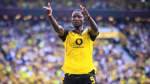 Боруссия Д — Аугсбург: прогноз и ставка 2.54 на матч 14 марта