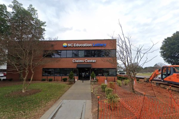 Road-Trip Scratch Turns Into $8 Million Shock for Georgia Man at N.C. D‑Mart