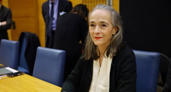 Delphine Ernotte répond à la lettre de Sébastien Lecornu et intègre la baisse de dotation publique de France Télévisons