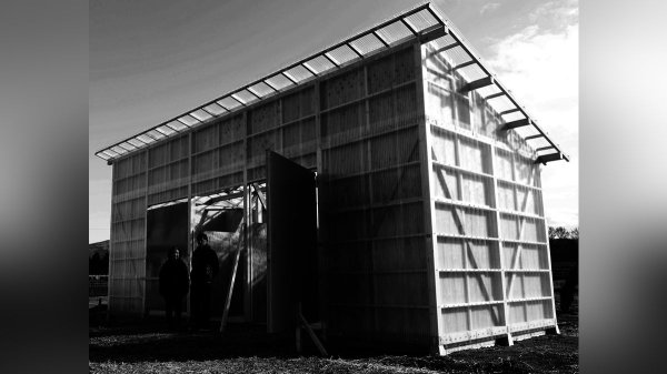 厩舎全焼支援で再起　出身の馬活躍ＣＦに勢い