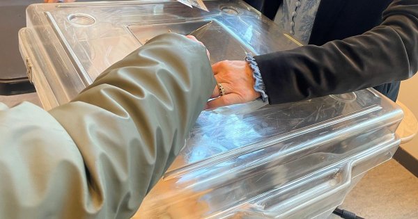 Municipales : près de 20% de participation dans la Loire ce matin, plus de 24% en Haute-Loire  - ICI