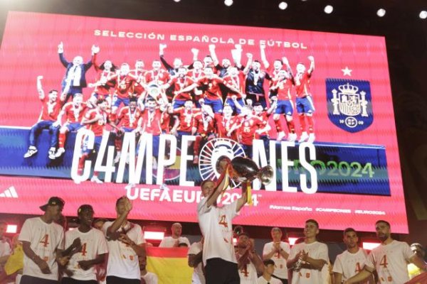 La Finalissima  entre l'Espagne et l'Argentine, initialement prévue au Qatar ce mois-ci, est  annulée