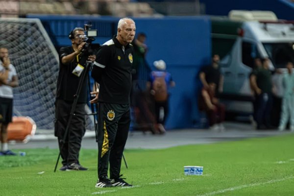 Amazonas demite técnico Márcio Fernandes após eliminação na Copa do Brasil