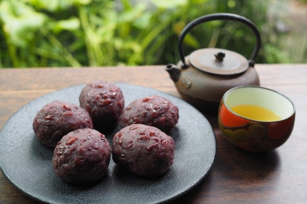 愛知・豊橋の老舗和菓子店が「極上のおはぎ」、春彼岸の1週間限定、早朝3時から仕込む当日完売の一品（おとなの週末） - Yahoo!ニュース