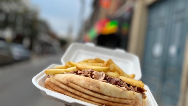 « Y a que ça ! » : à Argenteuil, les fast-foods omniprésents divisent les candidats aux municipales