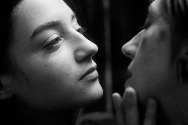 Le parcours fou de “Deux Personnes échangeant de la salive”, un court métrage français favori aux Oscars