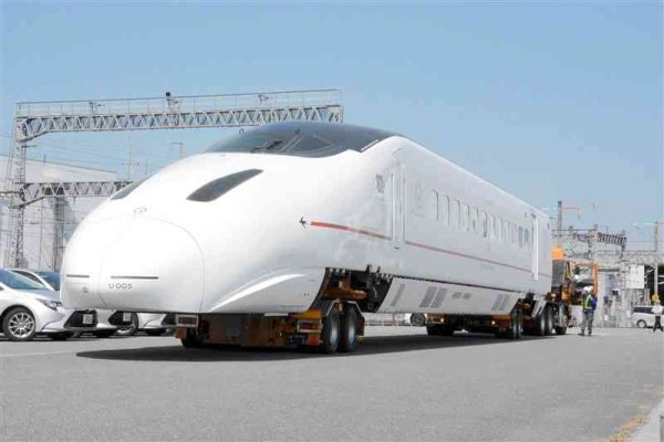 復興の感謝乗せ「つばめ」公開　熊本地震で脱線の車両　陸と海路で九州巡る（熊本日日新聞） - Yahoo!ニュース