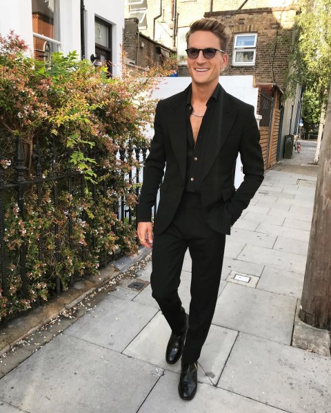 1st night out i’m guna shave the tash, and wear all black...