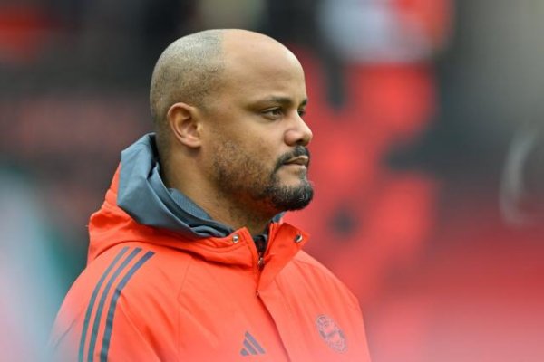 Un gardien de 16 ans contre l'Atalanta Bergame ? L'entraîneur du Bayern Munich Vincent Kompany n'exclut pas de titulariser Leonard Prescott