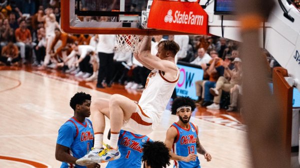 Men’s Basketball’s Swain, Vokietaitis earn NABC All-Gulf District honors - University of Texas Athletics