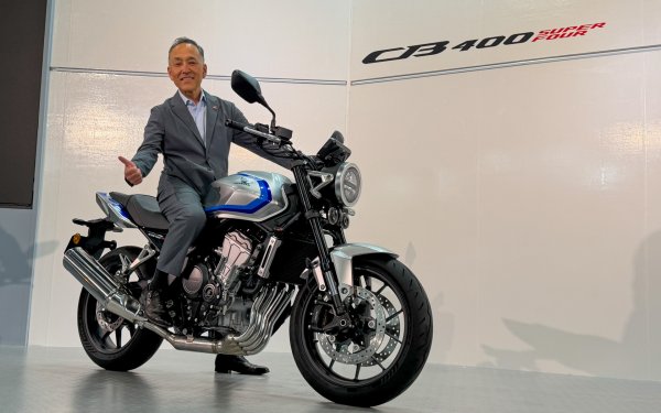 ホンダ、「CB400 SUPER FOUR」「CBR400R FOUR」次世代“直4”コンセプト2モデルを大阪モーターサイクルショーで初公開