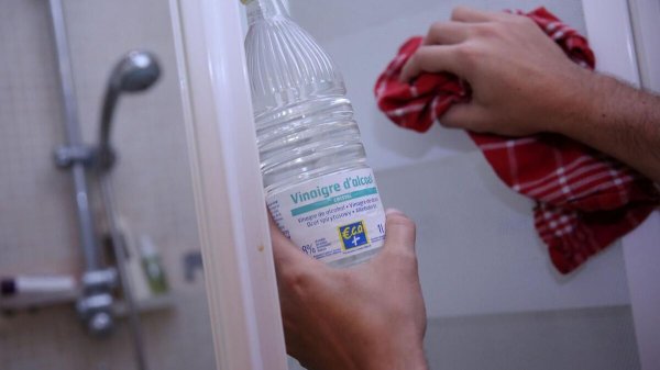 Un trentenaire mélange du vinaigre blanc et d’eau de javel pour nettoyer sa salle de bains et termine aux urgences d’Albi