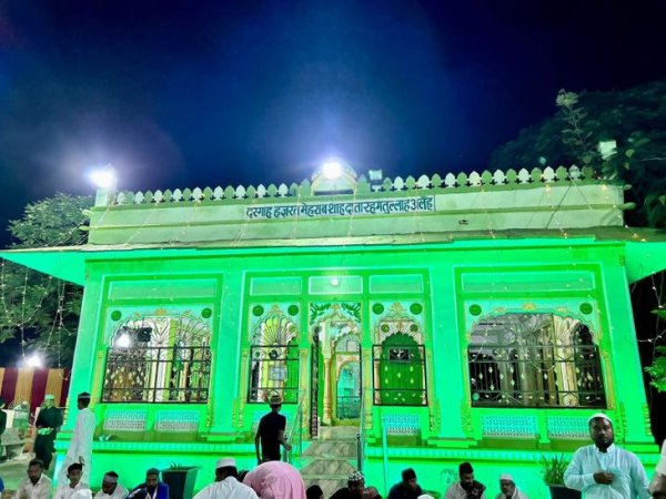 ग्वालियर में ईद उल फितर आज:  116 ईदगाह-मस्जिदों से विशेष नमाज, मुस्लिम समुदाय के लोग गले मिलकर देंगे मुबारकबाद - Gwalior News