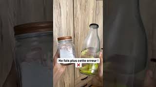 Mélanger le vinaigre blanc et le bicarbonate de soude