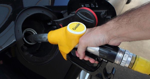 Prix des carburants : 2500 stations-service lancent une «opération transparence» pour dénoncer le poids des taxes