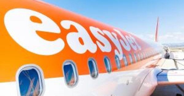 EasyJet plane delcares 'emergency' and lands at Glasgow Airport