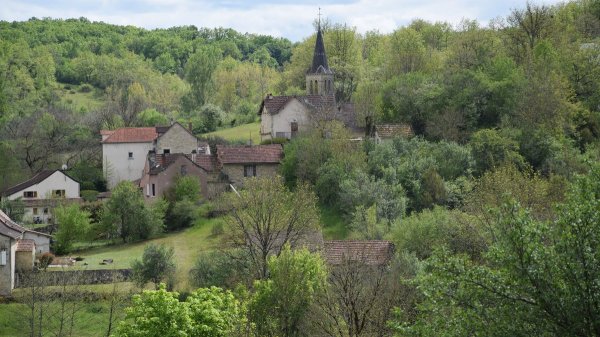 Disparition inquiétante en Aveyron : cinq personnes dont deux enfants introuvables, l’ex-conjoint soupçonné
