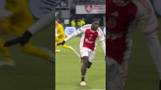 Brobbey scoring a worldie with an unlaced boot 😳