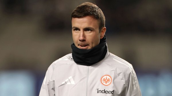 アイントラハト・フランクフルトに衝撃！SGEのアルベルト・リエラ監督が、マリオ・ゲッツェをメンバーから外した模様 | Goal.com 日本