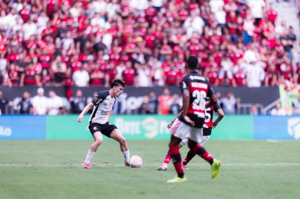 Saiba onde assistir ao jogo entre Corinthians e Flamengo pelo Brasileir