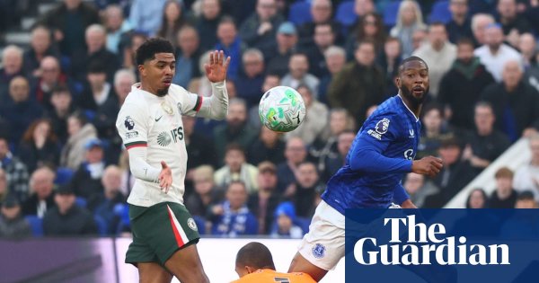 Everton turn up heat on Rosenior as Beto double and Ndiaye sink Chelsea