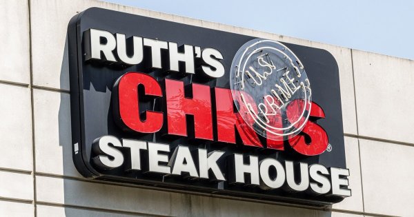 Ruth’s Chris Steak House Dress Code Ignites Fashion Debate