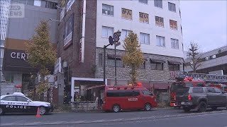 横浜市の繁華街でビル火災　壁などが燃える　けが人なし(2025年12月13日)