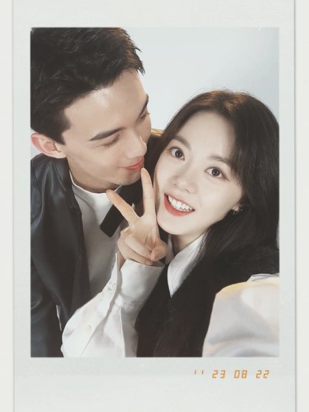 《在暴雪时分》七夕“发糖” 吴磊赵今麦甜蜜自拍