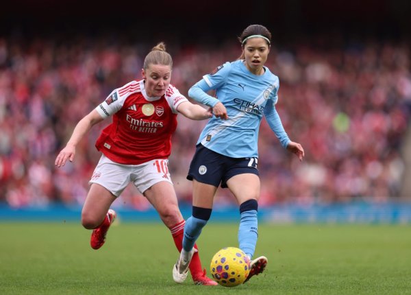 Arsenal legend Little signs new deal - WSL Full-Time