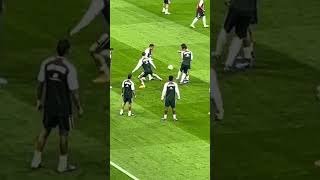 Ojito al TUNEL de QUIÑONES a la 'HORMIGA' GONZÁLEZ 🤯 Le hizo pagar la novatada en el calentamiento 😅