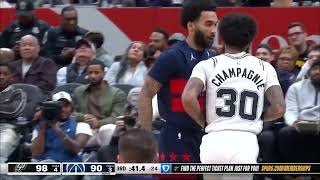 Justin Champagnie stares down his twin brother Justin Champagnie after the three 😂